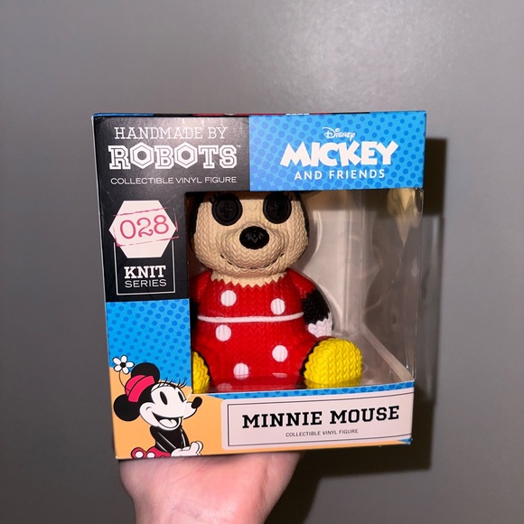 🆕 Minnie Mouse Made by Robots Figure - Picture 1 of 5